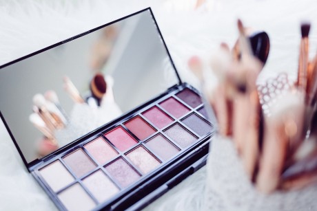 Toxic Makeup Ingredients to Avoid | Simon Wellness Consulting